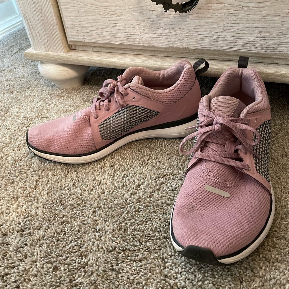 Reebok Pink Tennis Shoes Size 8